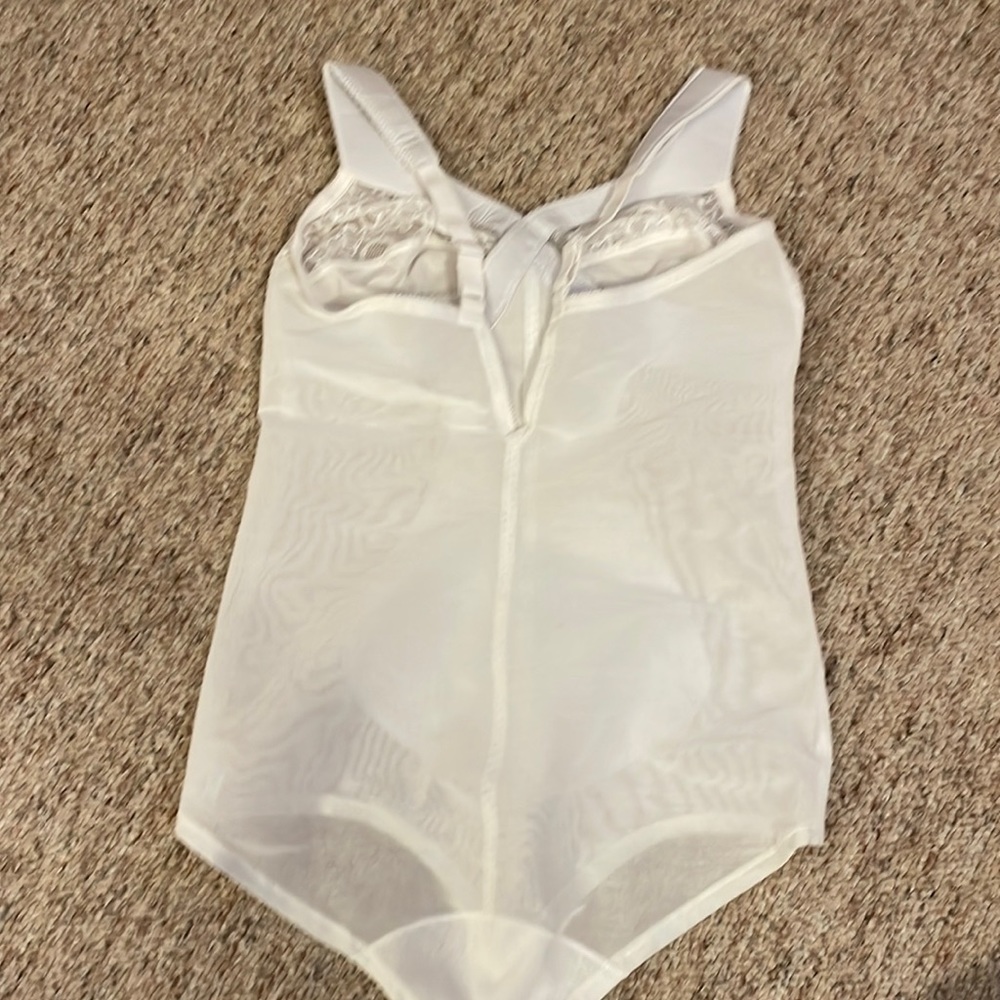Glamorise body suit in size 40C - Picture 3 of 4